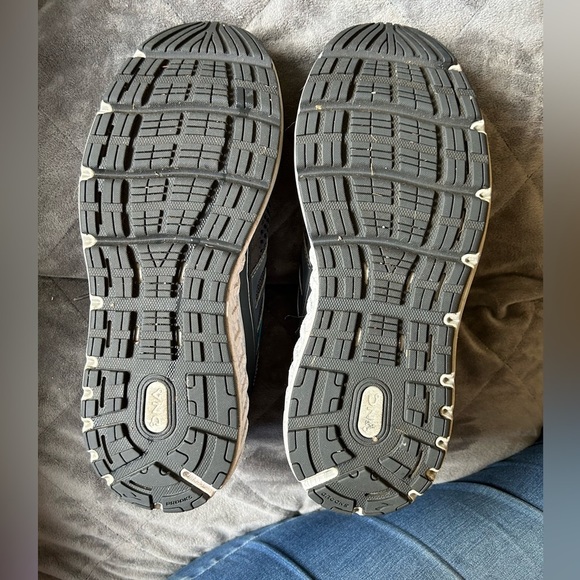 Brooks Addiction 13 running or walking shoes womens size 11 - Picture 5 of 7